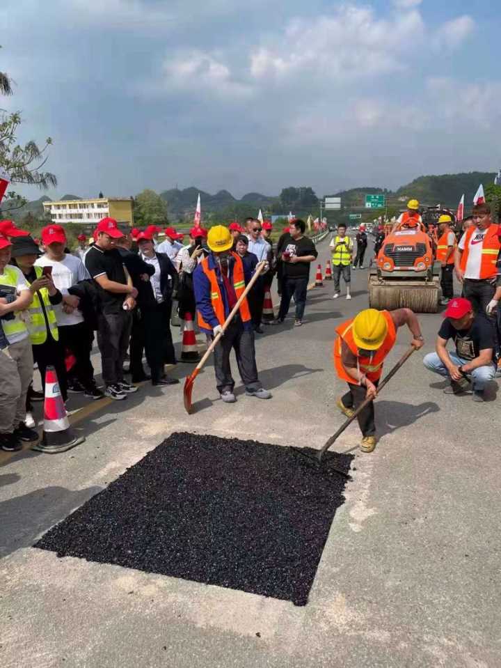 昆明公路沥青路面修补材料施工步骤